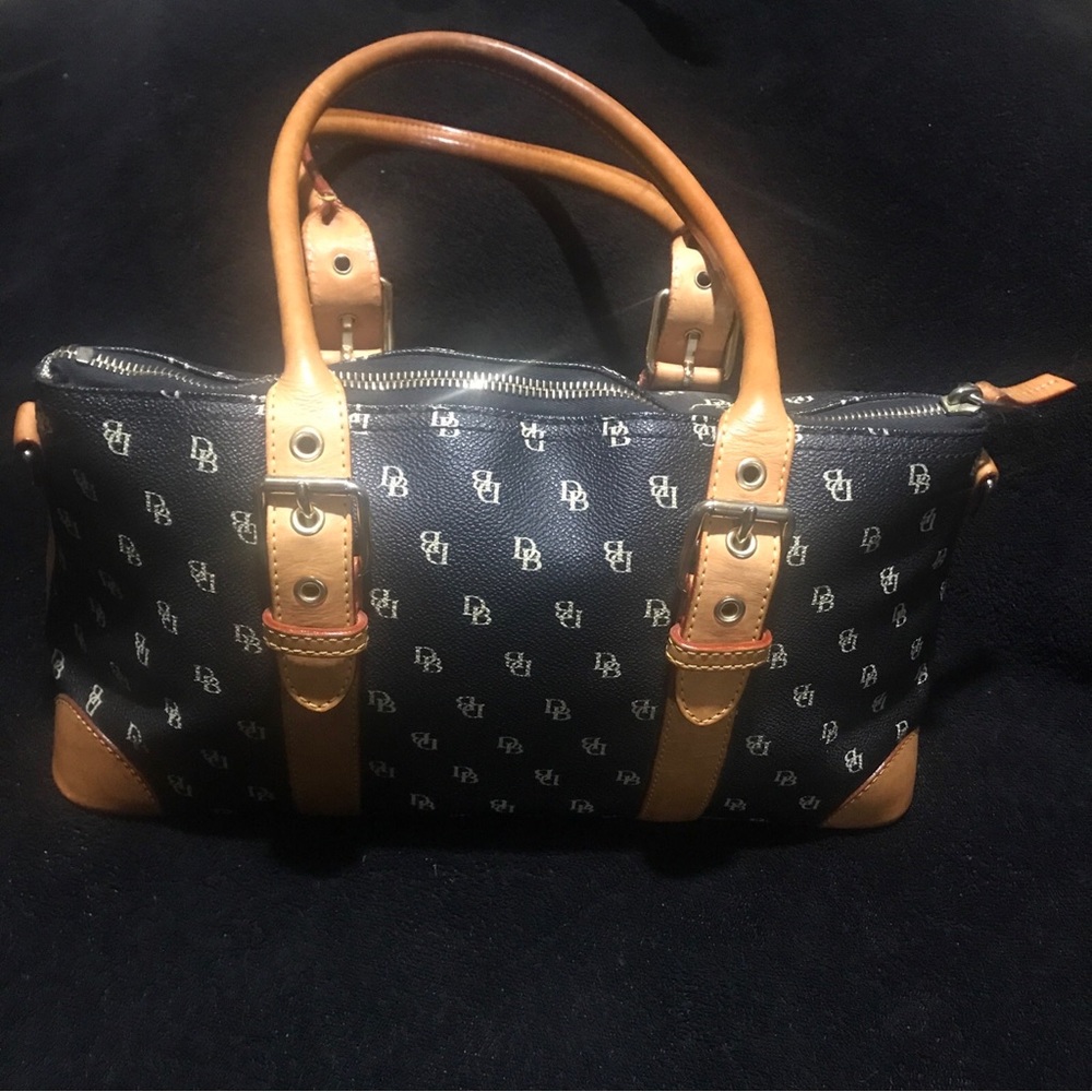 DOONEY & BOURKE LEATHER BUCKLE SATCHEL HANDBAG TAN/BLACK SIGNATURE SHOULDER